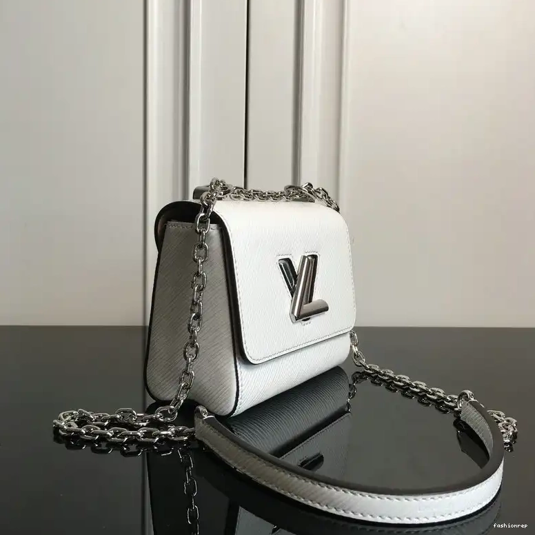 Fashionrepsfam ru 205B570035 Bags LV 0531